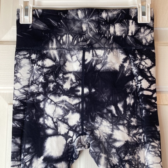 Marbled Leggings - Picture 2 of 5